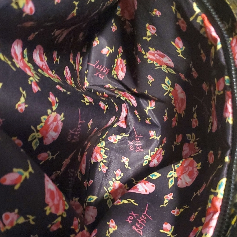 Betsey Johnson White Large Tote Bag with Gold Accents - Picture 12 of 14